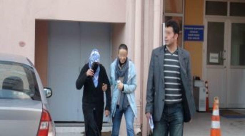 Evinde 18 Kilogram Eroinle Yakalanan Kadın, Polisi Karşısında G&ouml;r&uuml;nce Bayıldı