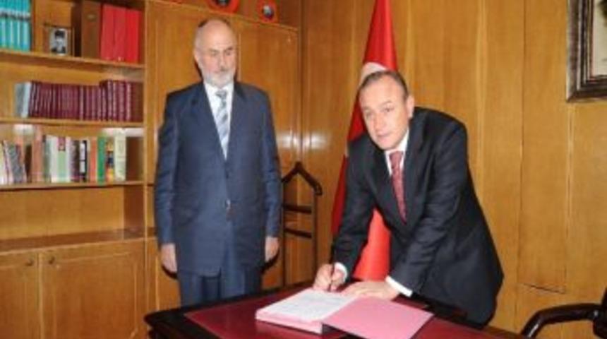 Trabzon&rsquo;da Kız Yurdu İ&ccedil;in Protokol İmzalandı