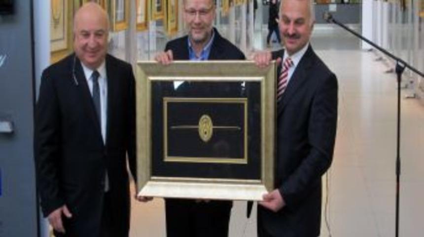 Havalimanında Hat Sergisi