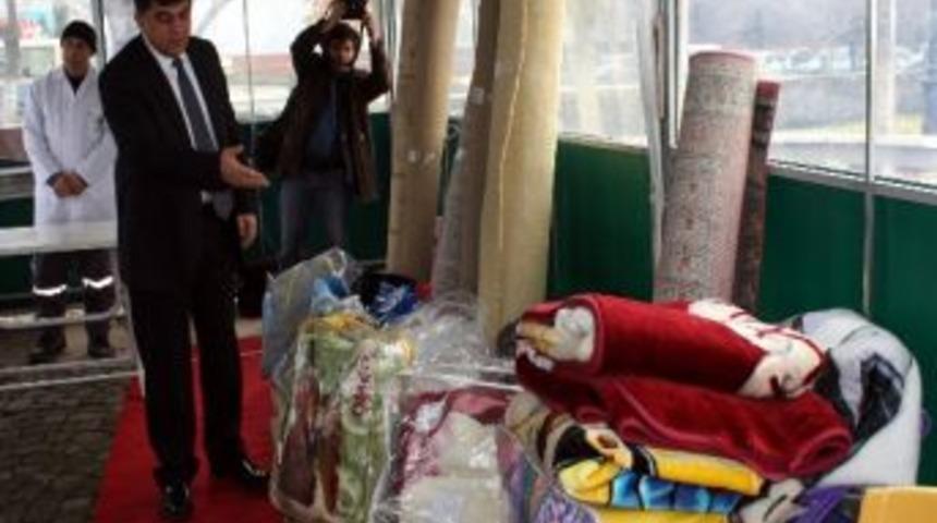 G&ouml;rme Engelli Rumeysa, Suriyeli Akranları İ&ccedil;in Paltosunu Bağışladı