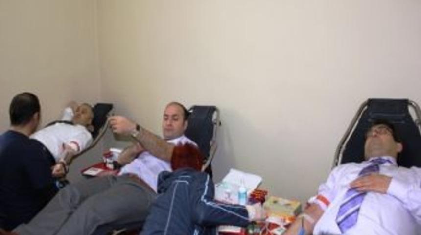 Tarım &Ccedil;alışanlarından Kan Bağışı