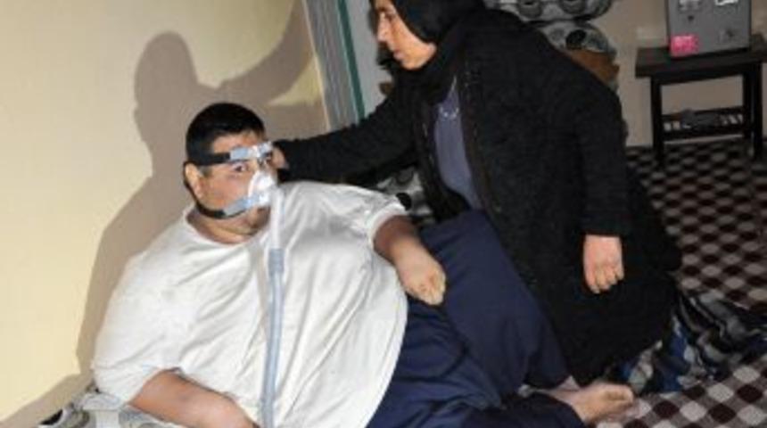 27 Yaşında 183 Kilo Olan Gen&ccedil;, Tedavi I&ccedil;in Destek Bekliyor