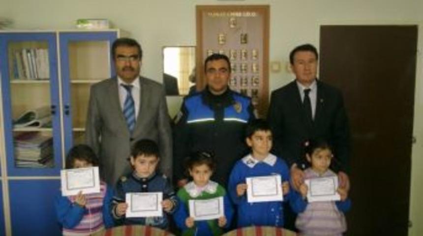 G&ouml;ksun'da Toplum Destekli Polis &Ouml;ğrencilere Yardım Eli Uzattı