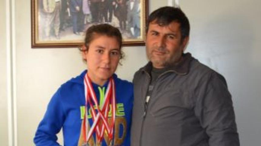 Sökeli Zekiye Zor Şartlarda Atletizm İçin Mücadele Ediyor