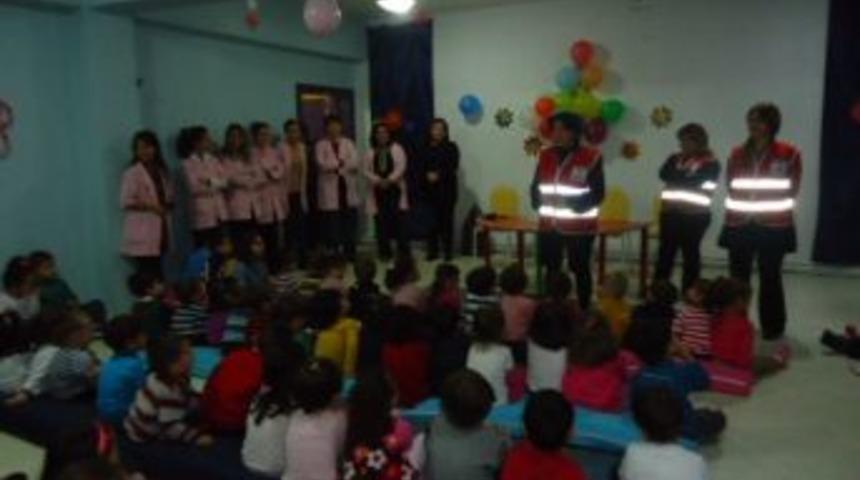 Kızılay Kadın Kollarından Anaokuluna Ziyaret