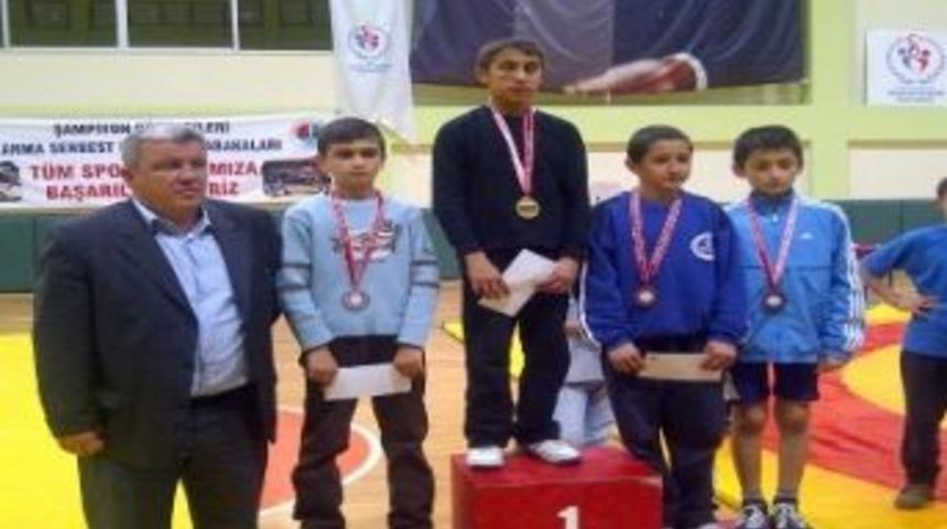 G&uuml;reşte Başarının Adı Akyazı