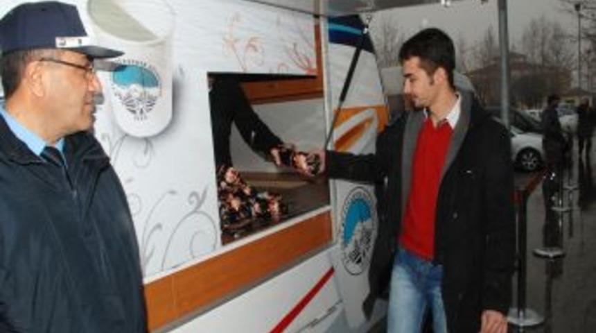 Kılı&ccedil;daroğlu&rsquo;nun Tazminatı &Ouml;ğrencilere Sucuk Oldu