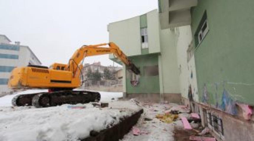K&uuml;lt&uuml;r Merkezi Binasının Yıkımına Başlandı