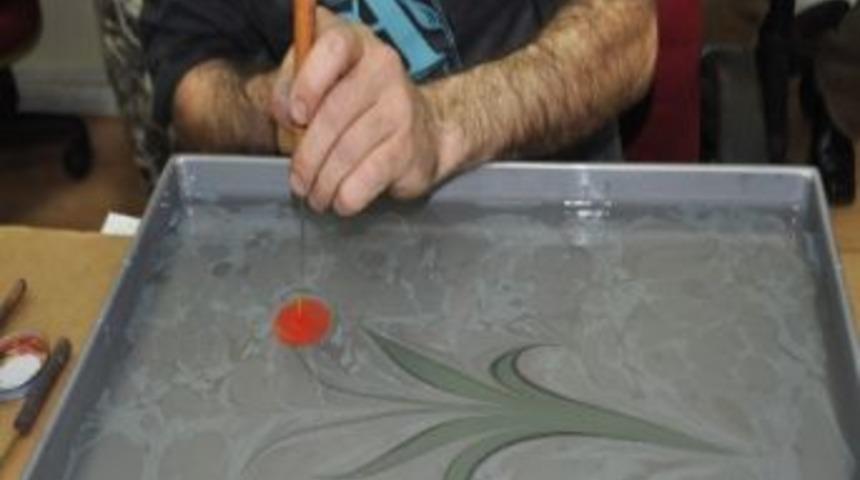 Huzurevinde Ebru &Ccedil;alışması