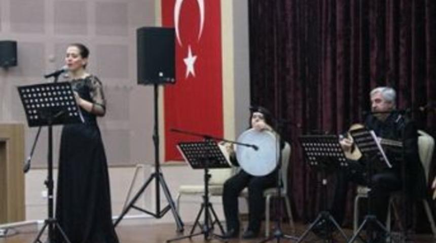 Ferahn&acirc;k M&uuml;zik Topluluğu b&uuml;y&uuml;ledi