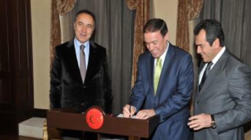 Akdeniz &Uuml;niversitesi Arsasını Bağışladı, Kamp&uuml;se &Uuml;&ccedil; Okul Yapılacak