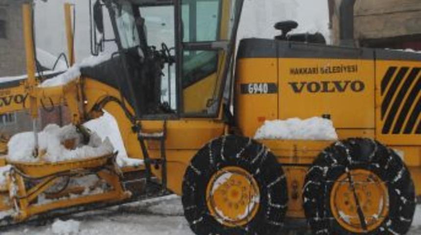 Hakkari'de 9 K&ouml;y Yolu Kar Nedeniyle Ulaşıma Kapandı