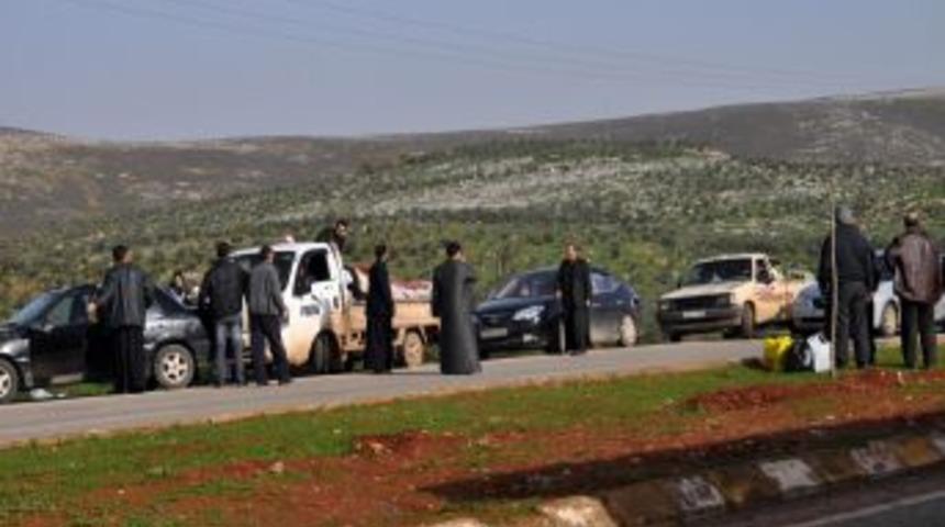 Hama&rsquo;dan Ka&ccedil;an Binlerce Suriyeli T&uuml;rkiye'ye Giriş Yaptı