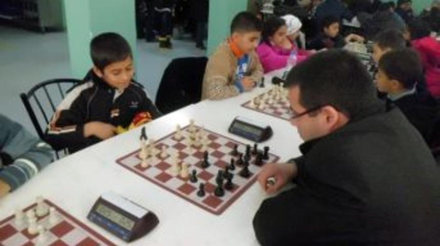 Ahlatlı &Ouml;ğrenci Bitlis Birincisi Oldu