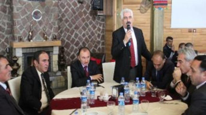 Hizmet-iş Sendikası Belediye Personeline Yemek Verdi