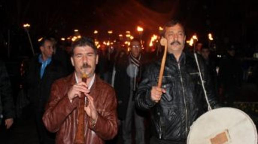 Davul Zurna Eşliğinde Fener Alayı