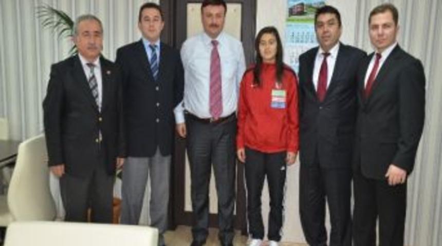 D&uuml;nya İkincisinden Genel Sekretere Ziyaret