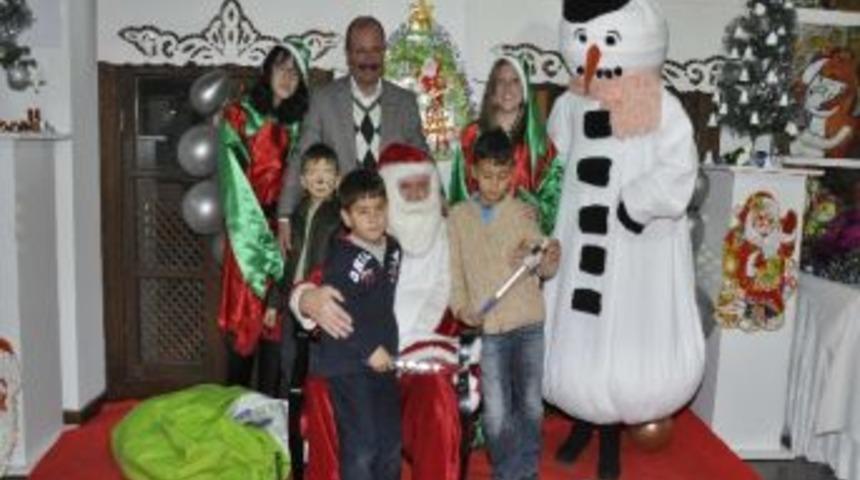 Kuşadası Belediyesi&rsquo;nden Christmas Kutlaması