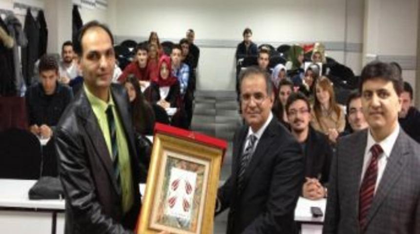 Vali Tapsız, Turgut &Ouml;zal &Uuml;niversitesi &Ouml;ğrencileri İle S&ouml;yleşi Yaptı