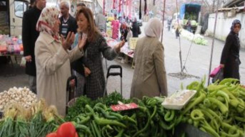 Milletvekili &Ccedil;alık Pazarcı Esnafını Ziyaret Etti