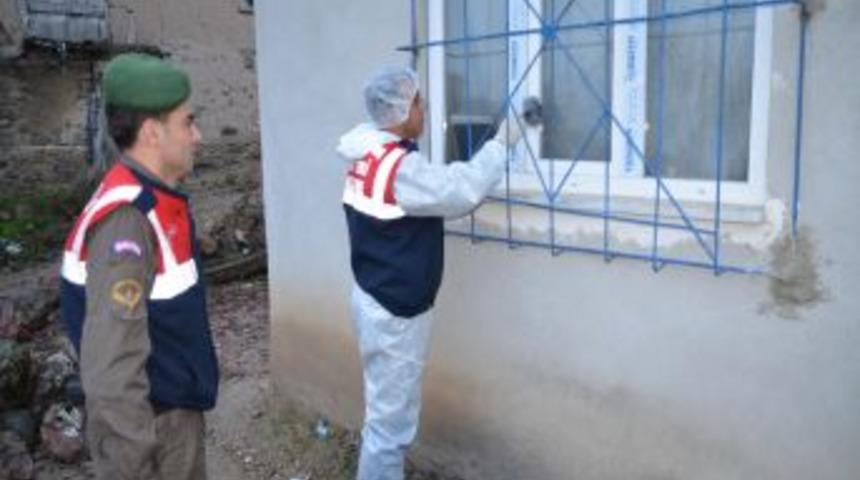 &Ccedil;aldığı Kredi Kartını Kullanamadan Jandarma Tarafından Yakalandı