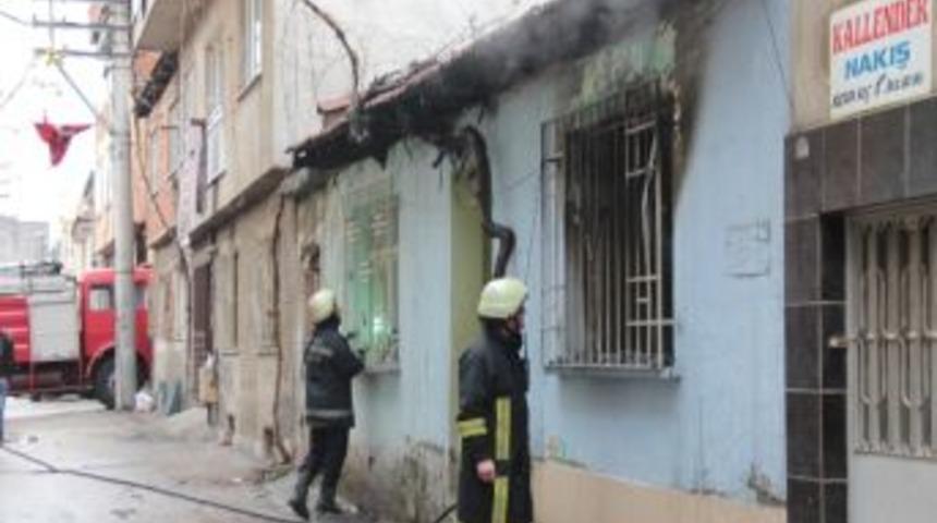 5 Dakika &Ouml;nce &Ccedil;ıktığı Ev Dumanlar Altında Kaldı