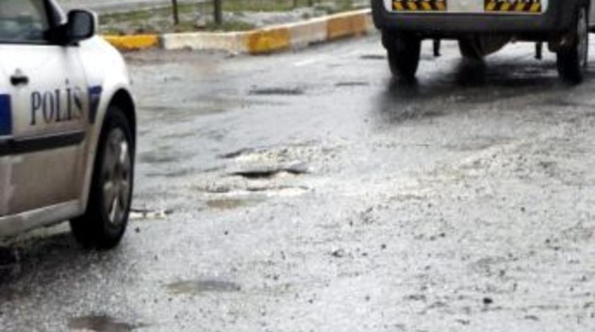 Silvan'da Yollar K&ouml;stebek Yuvasına D&ouml;nd&uuml;