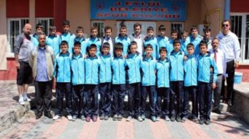 D&ouml;rt Eyl&uuml;l Belediyespor U15 Takımı Sivas Şampiyonu Oldu