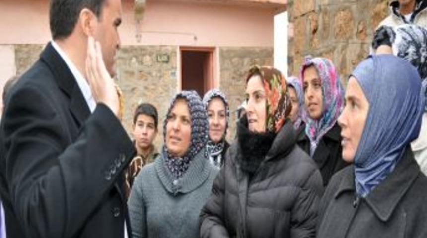 Veliler, Duvarları &Ccedil;atlak Okula &Ccedil;ocuklarını G&ouml;ndermeme Kararı Aldı