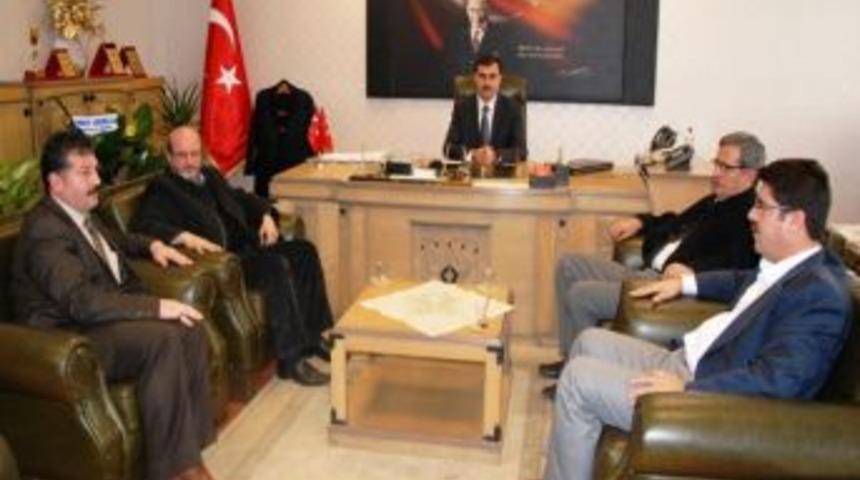 Suriyeli M&uuml;ltecilere Yardım Platformu'ndan İl Milli Eğitim M&uuml;d&uuml;r&uuml; İlci'ye Ziyaret