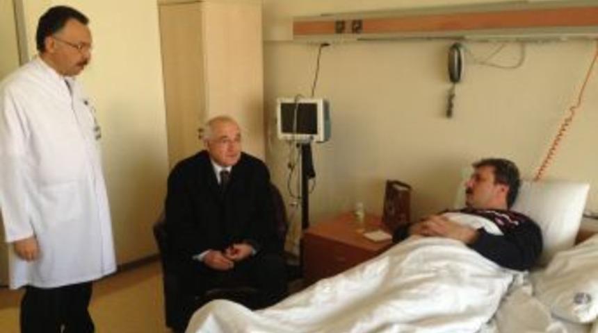 Meclis Başkanı &Ccedil;i&ccedil;ek&rsquo;ten Destici&rsquo;ye Ge&ccedil;miş Olsun Ziyareti