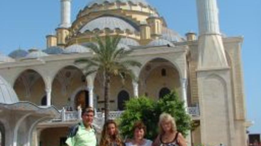 Manavgat'ta Bir Yılda 8 Rus Turist M&uuml;sl&uuml;man Oldu