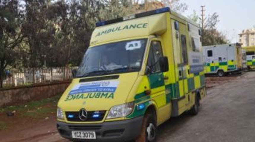 Suriyeli Muhaliflere 13 Ambulans G&ouml;nderildi