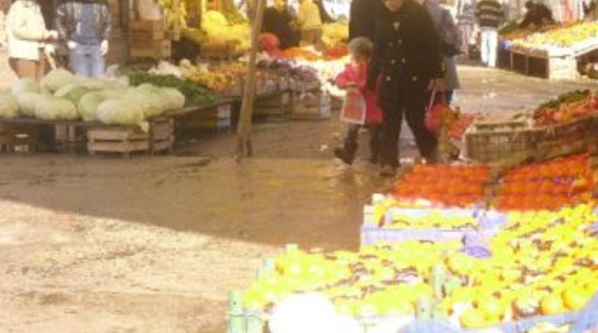 K&uuml;re&rsquo;de Halk Pazarı Yoğun Hava Vurdu