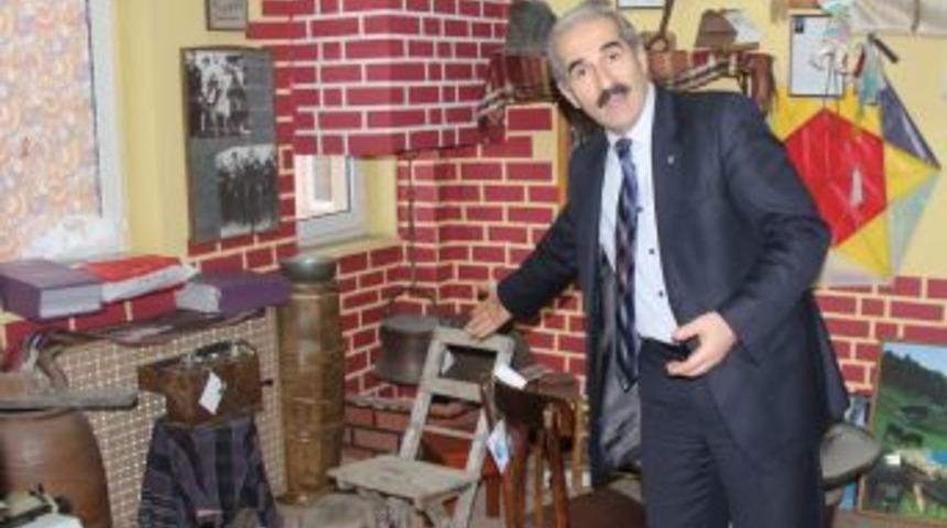 &Ouml;ğrenciler Okulda M&uuml;ze Kurdu