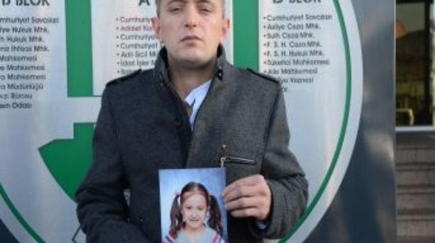 Ameliyat I&ccedil;in Beklerken &Ouml;len Kızın Babası, &Ccedil;elişkili A&ccedil;ıklamalara Tepki G&ouml;sterdi