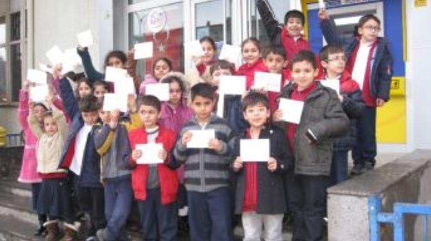 &Ouml;ğrenciler Yeni Yıla Girerken, Sevdiklerine Kartpostal G&ouml;nderdi