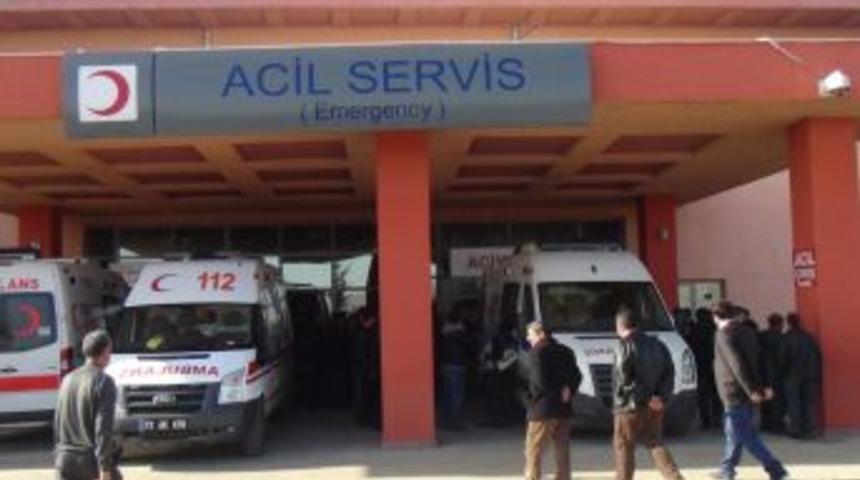 G&uuml;&ccedil;l&uuml;konak&rsquo;ta Trakt&ouml;r Devrildi: 1&rsquo;i Ağır 5 Yaralı