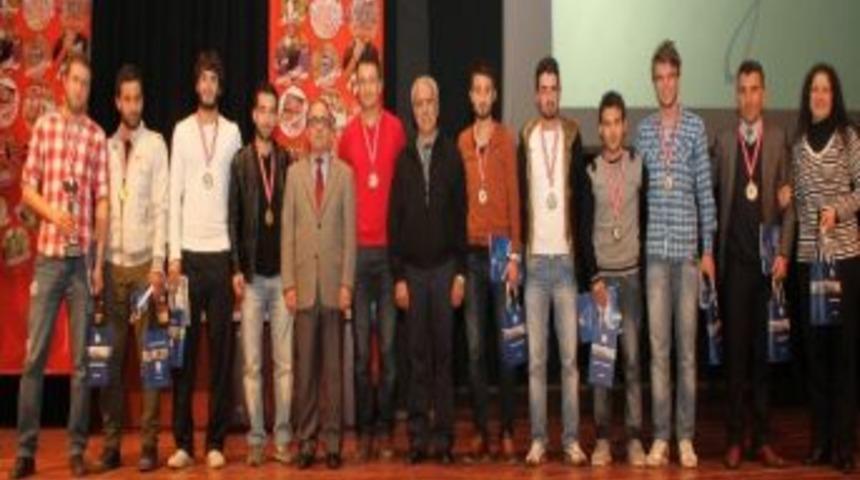 Pa&uuml;&rsquo;den Başarılı Sporculara &Ouml;d&uuml;l