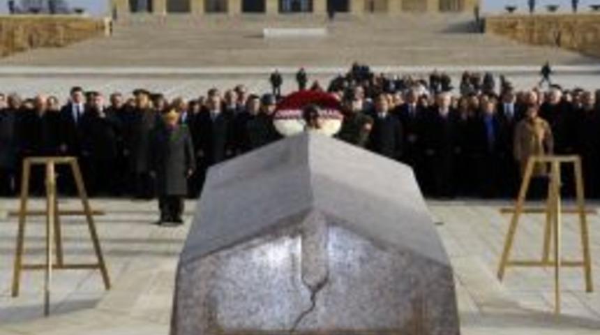 İsmet İn&ouml;n&uuml;, &Ouml;l&uuml;m&uuml;n&uuml;n 39&rsquo;uncu Yılında Anıtkabir&rsquo;deki Kabri Başında Anıldı