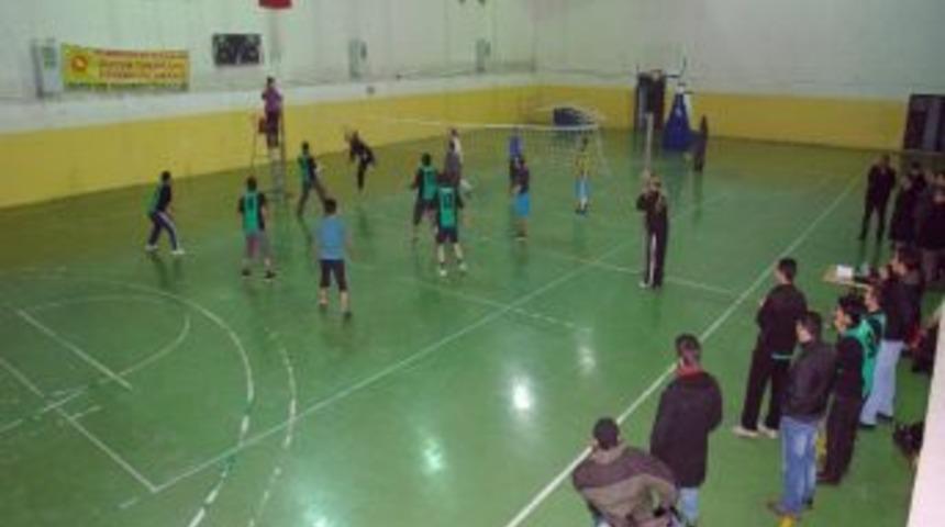 Y&uuml;ksekova&rsquo;da Voleybol Turnuvası
