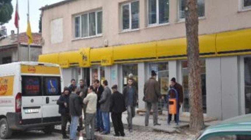 Somalılar 45 Milyonluk B&uuml;y&uuml;k İkramiye İ&ccedil;in Ptt'ye Akın Ediyor