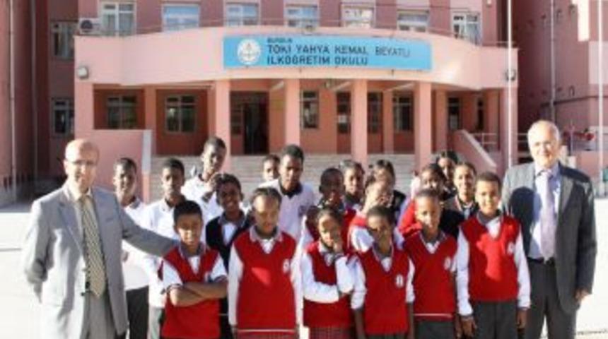 Burdur'daki Somalililer Yaşıtlarıyla Aynı Okulda Eğitim Alıyor