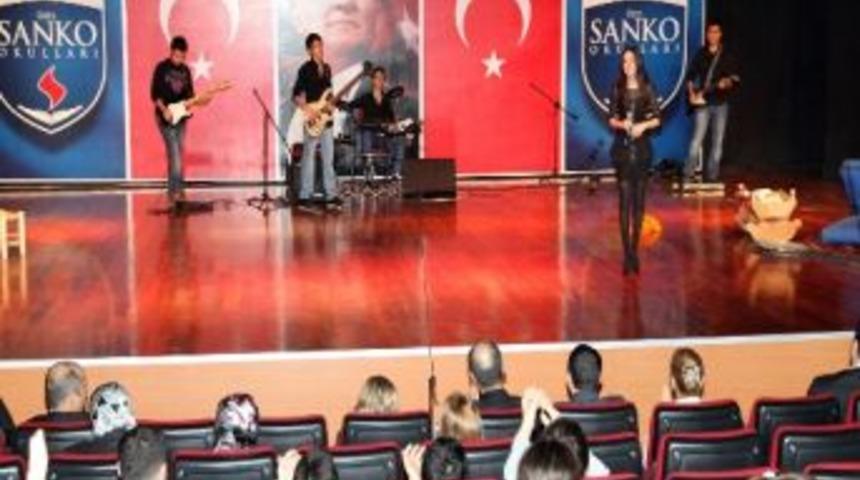 Sanko &Ouml;ğrencileri Kurtuluş G&uuml;n&uuml;n&uuml; Coşkuyla Kutladı