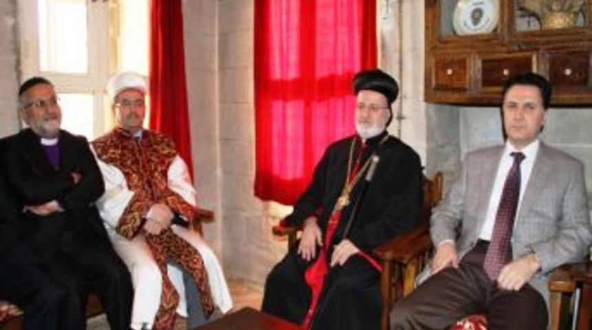 S&uuml;ryaniler, 'Doğuş Bayramı'nı Kırklar Kilisesi'nde Kutladı