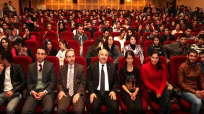 Adıyaman &Uuml;niversitesi'nde Finaller &Ouml;ncesi Moral Konseri D&uuml;zenlendi