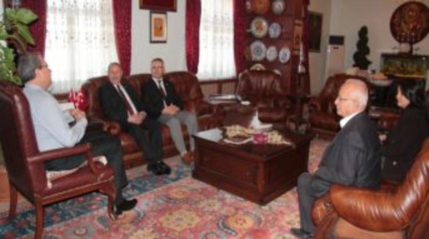 Başkan &Uuml;nver: Sosyal Yardım Anlayışı Toplumsal Patlamaları &Ouml;nl&uuml;yor