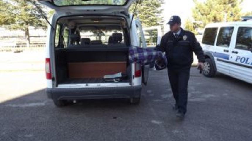 Ayrılmak Isteyen Nişanlısının Sınıfında Canına Kıydı