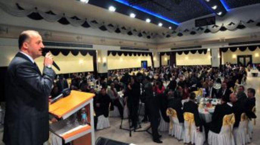 Başkan Akg&uuml;l, Mamaklı M&uuml;teahhitlerle Bir Araya Geldi