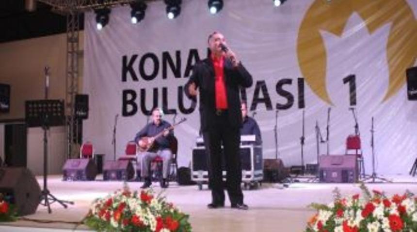 İzmir'deki Fuarda Kula R&uuml;zgarı Esti